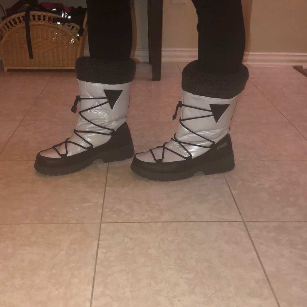 White snow boots with black trim